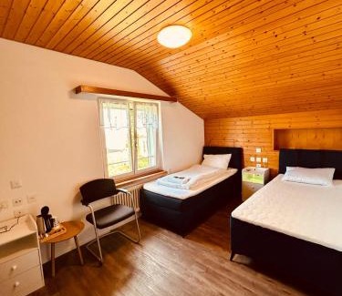 Heiden House | Dreibettzimmer mit eigenem Bad und Seeblick