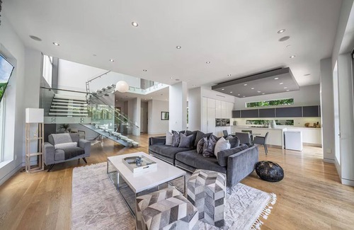 Beverly Grove House | Drexel Modern - Designer Home in Prime with Pool, & Luxe Finishes