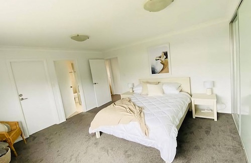 Broulee House | Drift at Broulee - Walk to the beach