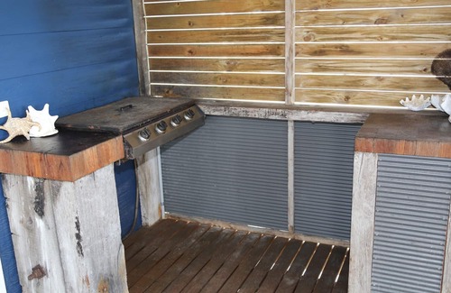 Warrenben House | Driftaway -WIFI, NETFLIX, pet friendly, Comfort + Undercover deck with hammock