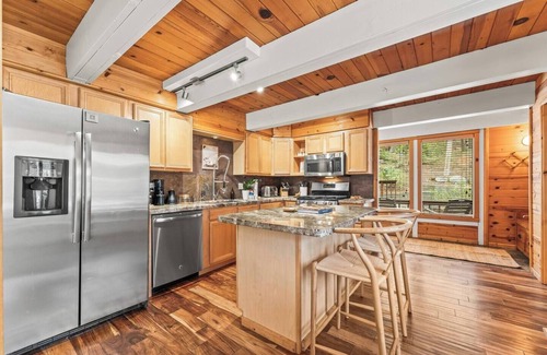 Tahoe Pines Cabin | Drifthaus | Firepit, Fireplace & BBQ!