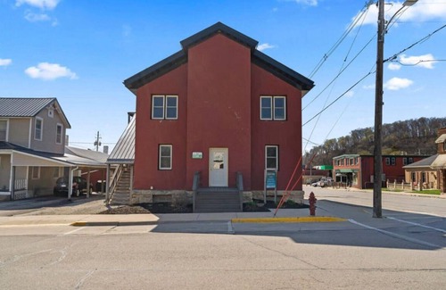 Elkader Apartment | Driftless Suite