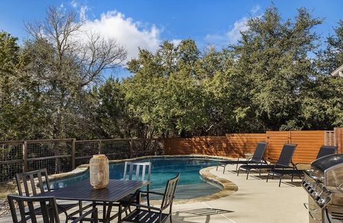 Hays County House | Driftwood Destination - pool, fire pit, yard, quiet and serene
