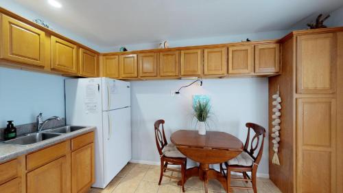 Isles of Capri Apartment | Driftwood Landing 17
