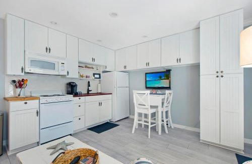 Isles of Capri Apartment | Driftwood Landing 8