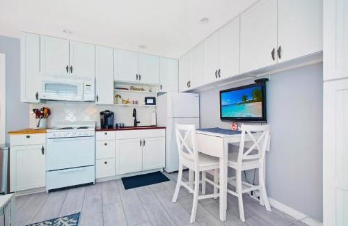 Isles of Capri Apartment | Driftwood Landing 8