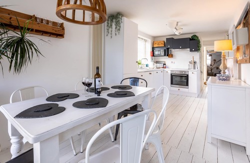 Rhosneigr Cottage | Driftwood : Pet‑Friendly Seaside Home in Rhosneigr | Managed by Anglesey Holiday Lettings