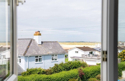 Rhosneigr Cottage | Driftwood : Pet‑Friendly Seaside Home in Rhosneigr | Managed by Anglesey Holiday Lettings