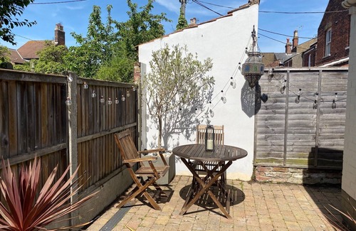 Southwold Cottage | DRIFTWOOD, SOUTHWOLD, pet friendly, with a garden in Southwold