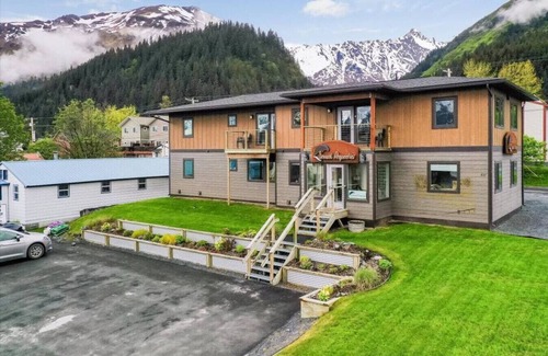 Seward Apartment | Driftwood Suites - TidePool (#3)