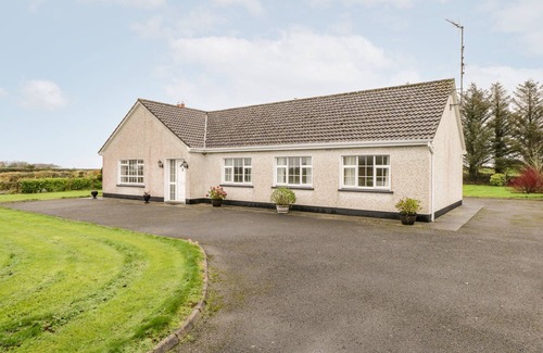 Dromore West Cottage | DROMORE WEST COTTAGE, family friendly in Dromore West, County Sligo