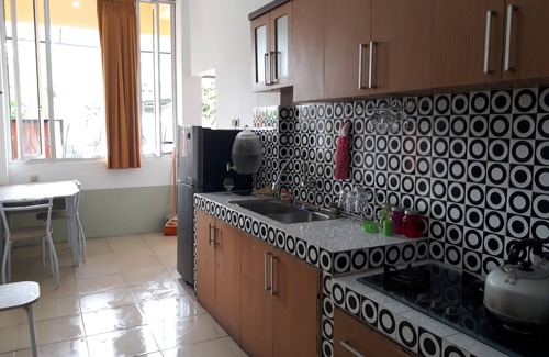 Ngaglik House | Drono Guest House terletak di sisi sawah dengan suasana yang tenang