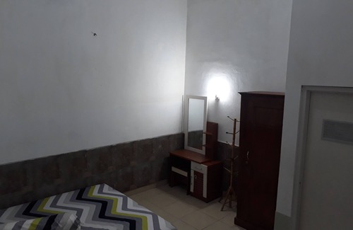 Ngaglik House | Drono Guest House terletak di sisi sawah dengan suasana yang tenang