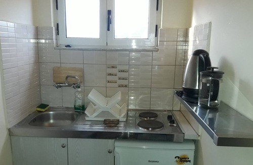 Mavrovouni Apartment | Drossia # 12 - Studio Apartment, Sleeps 3