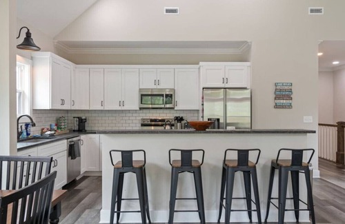 Winchester Apartment | Dry Jack Tim- Water Views, Pool, Outdoor Fireplace
