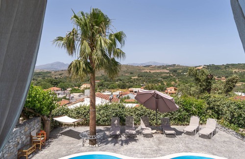Armenoi Villa | Dryades Villa. Located 8 km away from the beach of Rethymnon
