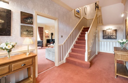 Melrose Cabin | DRYBURGH FARMHOUSE ONE - stunning riverside location, two en-suite bedrooms
