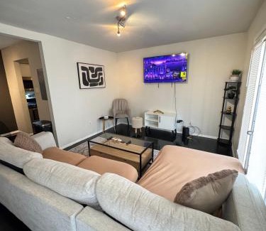 Old East Dallas Apartment | DT Dallas - BOHO Abode - 5 MIN FROM BAYLOR MED