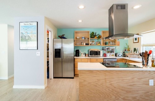 Gillespie Park House | DT home 10 min. drive from beach