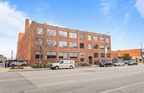 Downtown Cleveland Apartment | DT Luxe Comfy & Huge Loft, Wi-Fi, Parking, Cafe