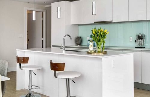 Victoria Park Condo | DT Luxury: Tower View, Near Stampede! FREE Banff Pass, Parking, Wine!