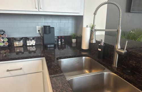 Mile Square Apartment | DT Retreat-King Bed+Free Parking+Access to Skywalk
