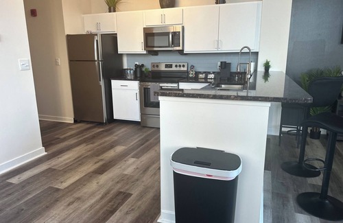 Mile Square Apartment | DT Retreat-King Bed+Free Parking+Access to Skywalk