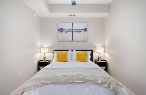 St. Anthony West Apartment | DT UMN 1BD Gym Free Parking Rooftop by River
