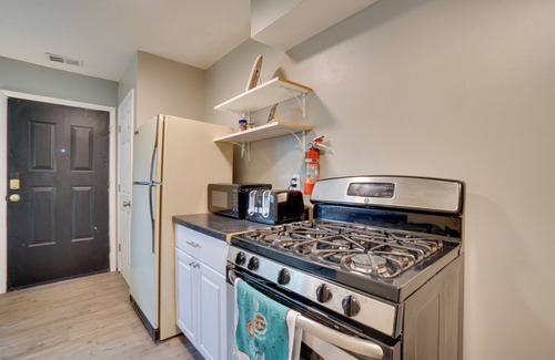 Livingston Park Condo | Dtwn Columbus Getaway: Pet Friendly w/Fee!