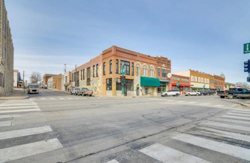 Monett Apartment | Dtwn Loft in the Heart of Monett Pets Welcome!