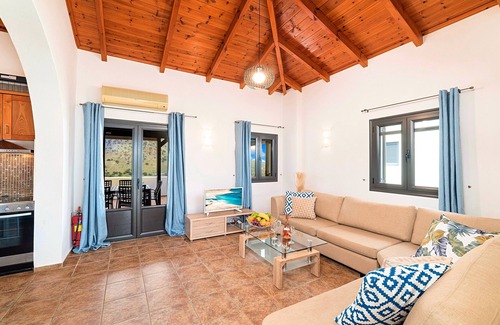 Kavallos Villa | Du Lac Omega Villa Private Pool