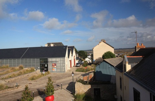 Batz-sur-Mer Apartment | DU SEL A LA VIE, large studio between marsh and ocean