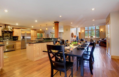 Country Club Estates House | Dual Master Suites, Pool Table, 3500 Sq. ft, Luxury Home, 5 Bedroom, Discounts,