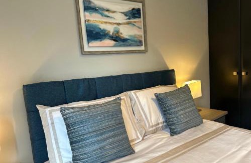 Sutton Cross Apartment | Dublin Airport Large Superior Serviced Apartment - Sleeps 6