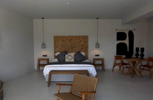 Nikiana House | Duchess Suite - Cavalier Suites