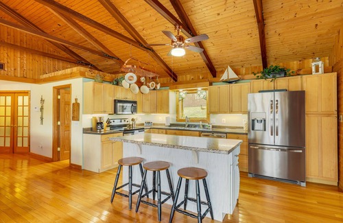 Piney Flats Cabin | 'Duck and Bug's Cabin' on Boone Lake w/Boat Dock!