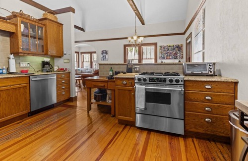Duckpond Apartment | !Duck Pond Charming 3bed 2 bath house!