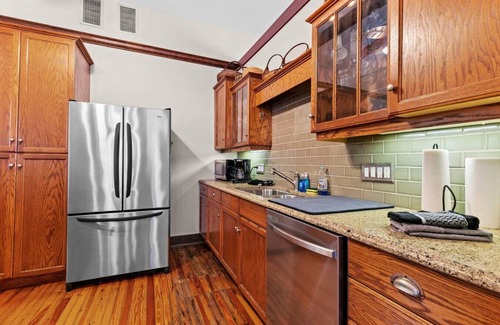 Duckpond Apartment | !Duck Pond Charming 3bed 2 bath house!