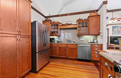 Duckpond Apartment | !Duck Pond Charming 3bed 2 bath house!