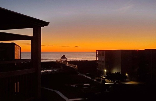 Duck Condo | Duckburgh - Ocean view, Updated, 2 min. walk to the beach