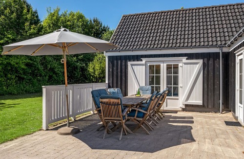 Holloselund House | Due to rooms that are open to the ridge, the house is particularly bright and inviting.