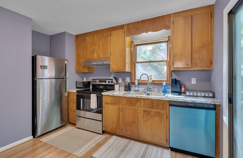 Durham Apartment | Duke 2BR @ American Village Townhouse w/FAST internet