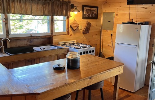 Rangeley Plantation Cabin | DuLac middle cabin on Lakefront
