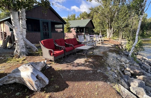 Rangeley Plantation Cabin | DuLac middle cabin on Lakefront