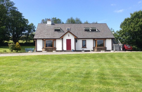 Dromin House | Dun Aonaigh with spectacular mountain views. Enjoy a peaceful country retreat.