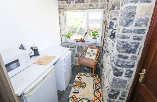Oughterard Cottage | DUN NA RON, family friendly in Oughterard, County Galway