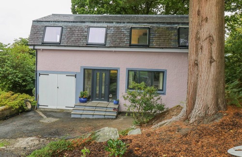 Rhu House | DUNAIVON COTTAGE, family friendly, with a garden in Rhu