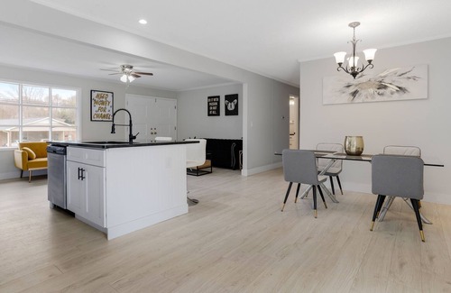 Duncan House | Duncan house, modern Home with Pool