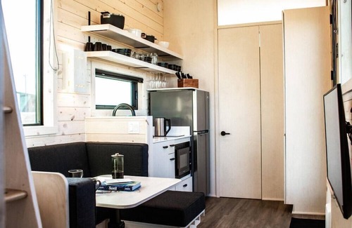 Coos Bay Cabin | Dune Cabin - The Dune Cabin is well-appointed and uniquely designed and comfortably sleeps 6 guests. Private bedroom with queen bed, open loft with twin beds, and dinette that converts to a full size bed