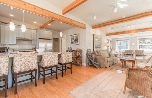 Tierra Del Mar House | Dune Grass Cottage #172 - Tasteful, charming upscale cottage just steps from the beach
